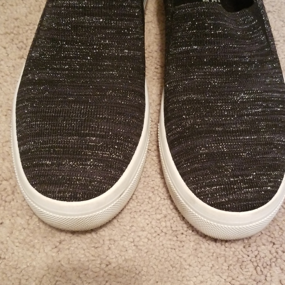 Sketchers slip on sneakers